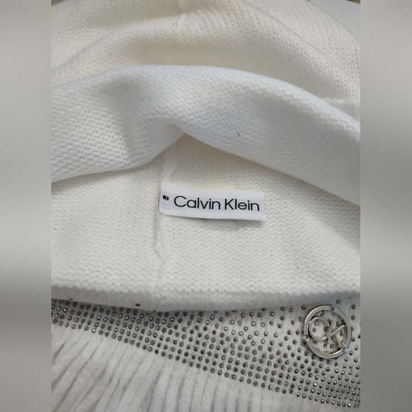 Calvin Klein Ladies White Hat/Scarf Gift Set, Fringe, Sequins, Metal CK Rings - Picture 3 of 13